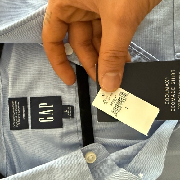 GAP Men's Light Blue Shirt NWT - Picture 2 of 9